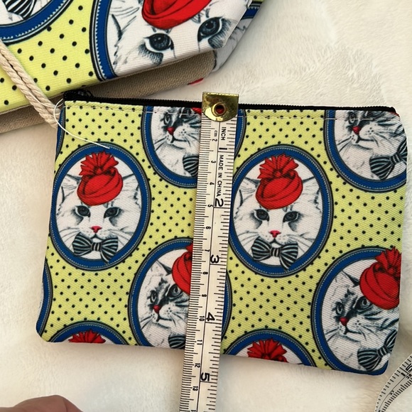 🎉HP🎉Fancy Cat Printed Tote with Matching Wristlet - Picture 11 of 14